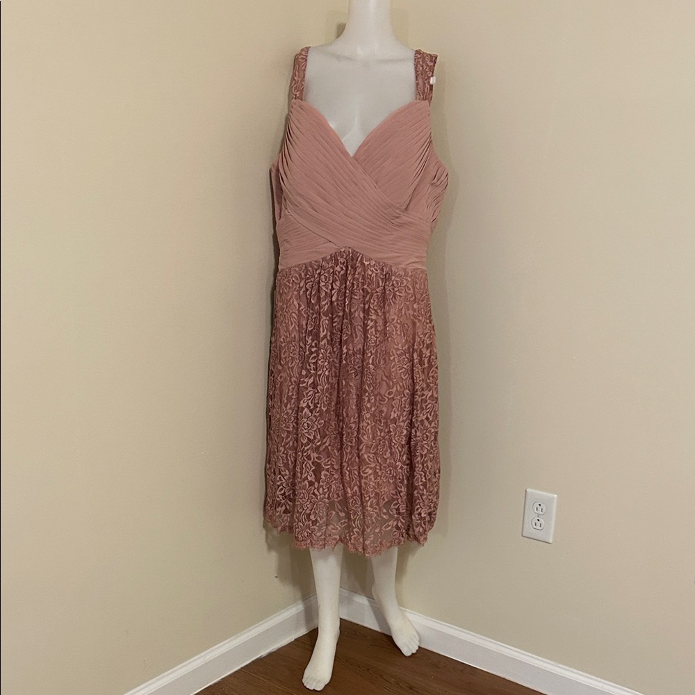 Chic Blush Lace Midi Dress